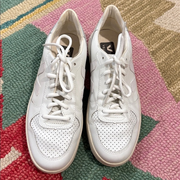 Veja Sneakers - Picture 8 of 15